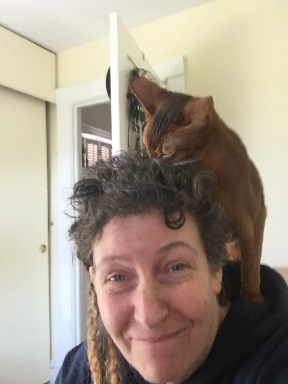 Suzanne with cat, Picture source: Suzanne Raphael